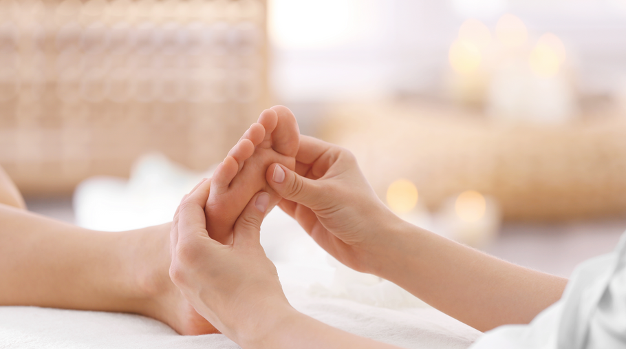 Foot Massage vs. Foot Reflexology: What's the Difference?